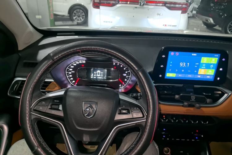 Used Baojun 510 2017 1.5L Manual Luxury Model Center Console