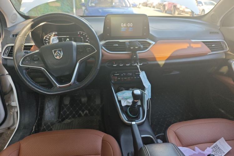 Used Baojun 510 2017 1.5L Manual Luxury Model Center Console