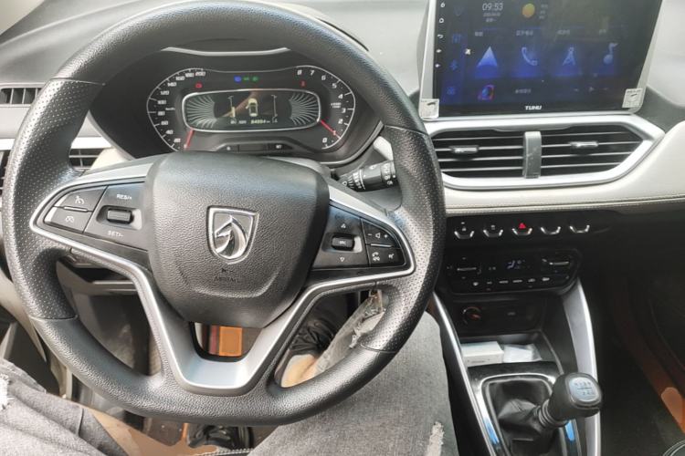 Used Baojun 510 2017 1.5L Manual Fashion Model Center Console