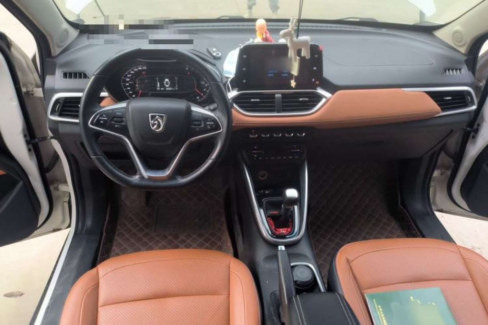 Used Baojun 510 2017 1.5L Manual Luxury Model Center Console