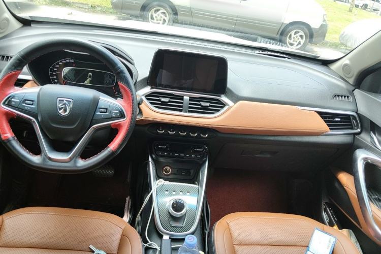 Used Baojun 510 2017 1.5L Automatic Luxury Model Center Console