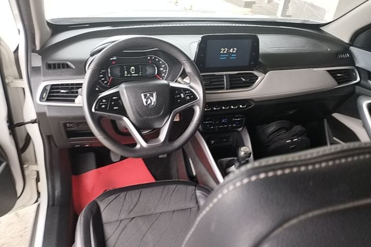 Used Baojun 510 2017 1.5L Manual Fashion Model Center Console