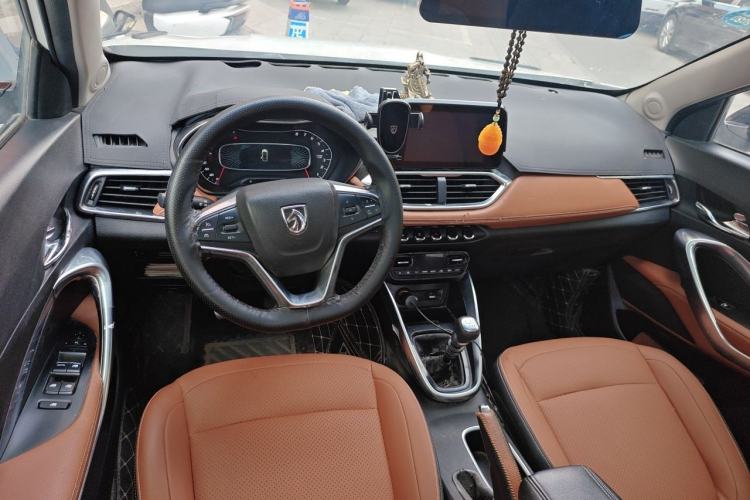 Used Baojun 510 2017 1.5L Manual Luxury Model Center Console