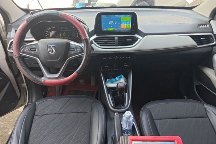 Used Baojun 510 2017 1.5L Manual Fashion Model Center Console
