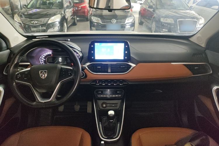 Used Baojun 510 2017 1.5L Manual Luxury Model Center Console