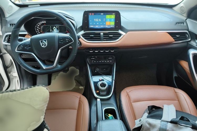 Used Baojun 510 2017 1.5L Automatic Luxury Model Center Console