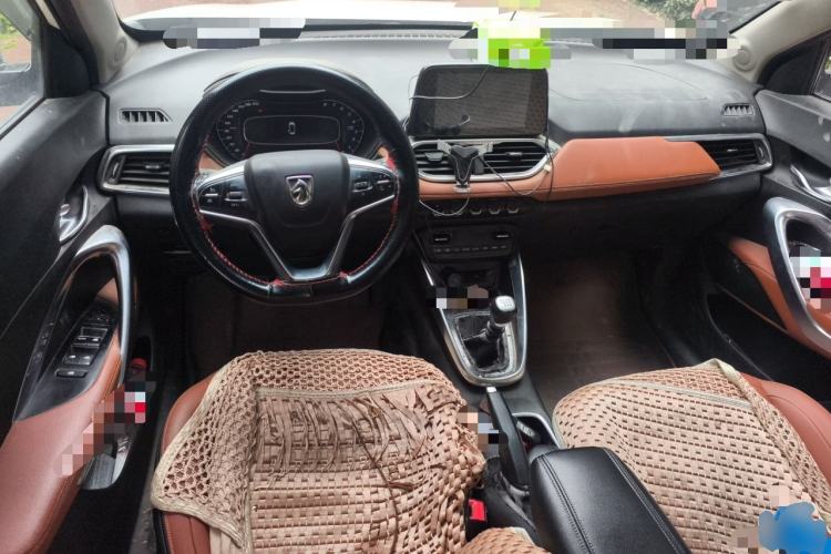 Used Baojun 510 2017 1.5L Manual Luxury Model Center Console