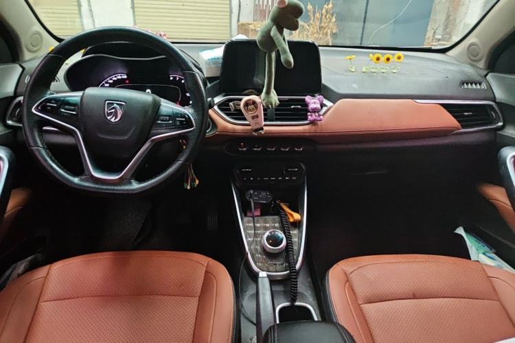 Used Baojun 510 2017 1.5L Automatic Luxury Model Center Console