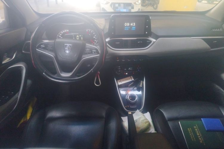 Used Baojun 510 2017 1.5L Automatic Fashion Model Center Console