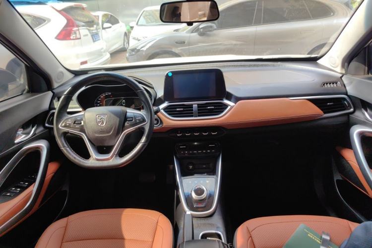 Used Baojun 510 2017 1.5L Automatic Luxury Model Center Console