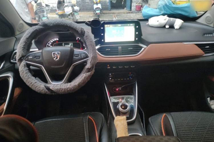 Used Baojun 510 2017 1.5L Automatic Luxury Model Center Console