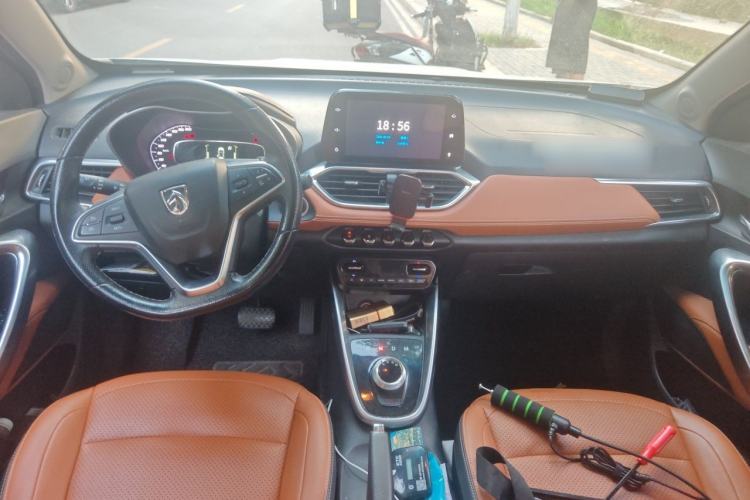 Used Baojun 510 2017 1.5L Automatic Luxury Model Center Console