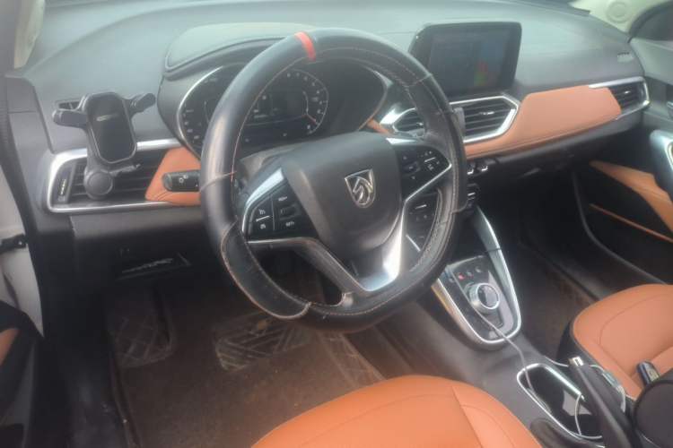 Used Baojun 510 2017 1.5L Automatic Luxury Model Center Console