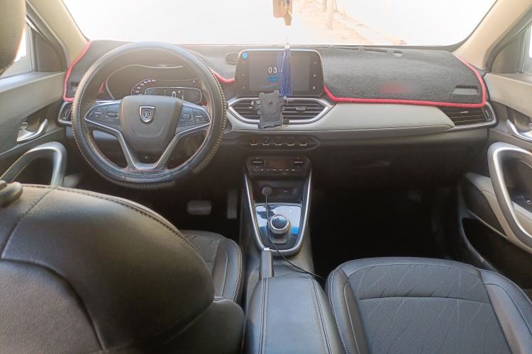 Used Baojun 510 2017 1.5L Automatic Fashion Model Center Console