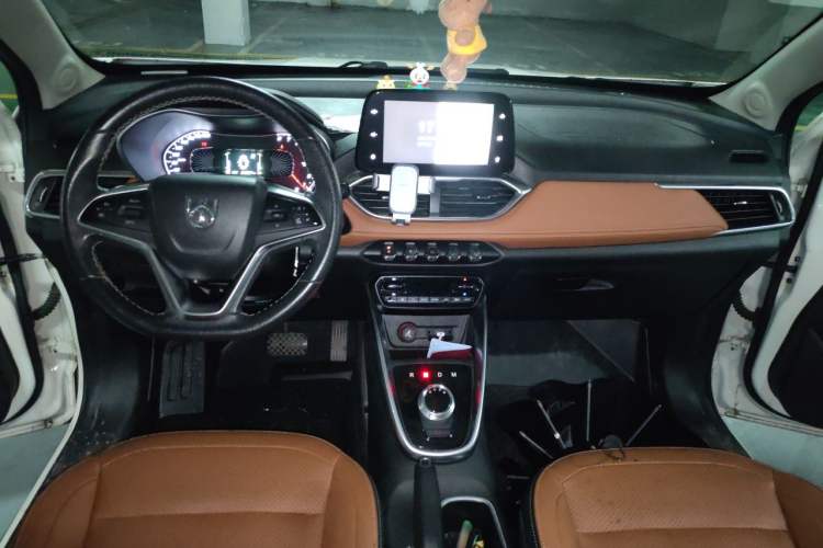 Used Baojun 510 2017 1.5L Automatic Luxury Model Center Console