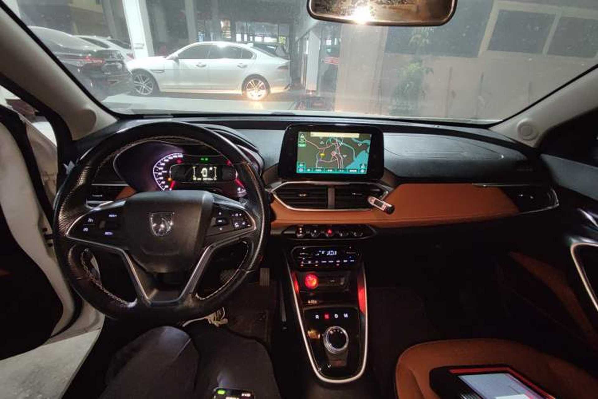 Used Baojun 510 2017 1.5L Automatic Luxury Model Center Console