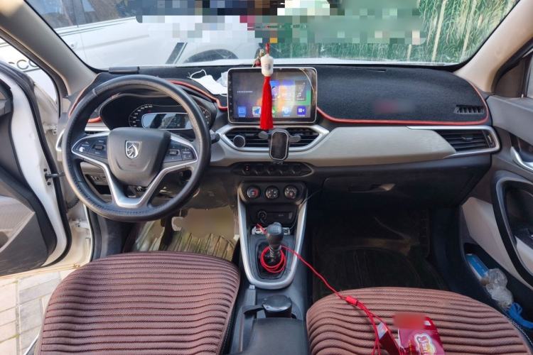 Used Baojun 510 2017 1.5L manual Comfort trim Center Console