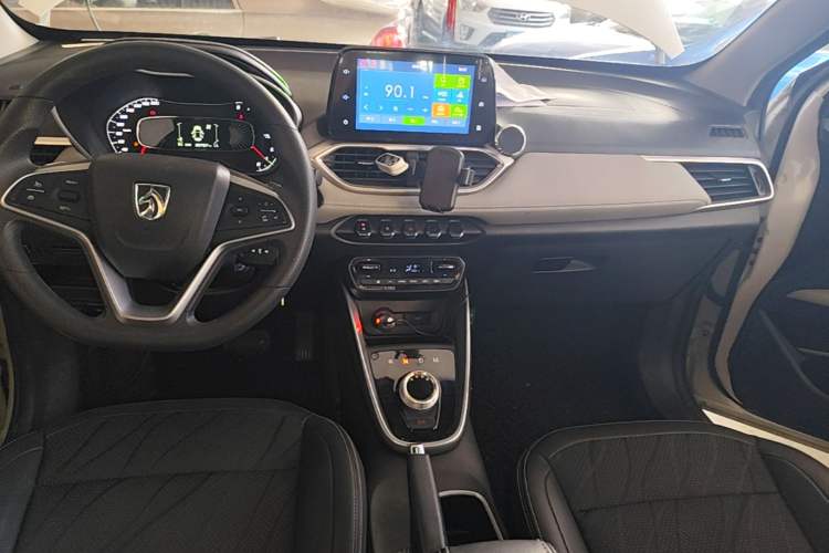 Used Baojun 510 2017 1.5L Automatic Fashion Model Center Console