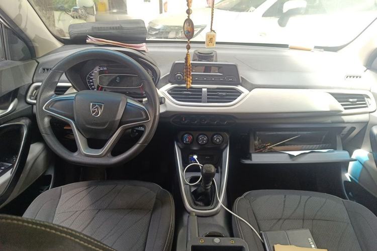 Used Baojun 510 2017 1.5L manual Comfort trim Center Console