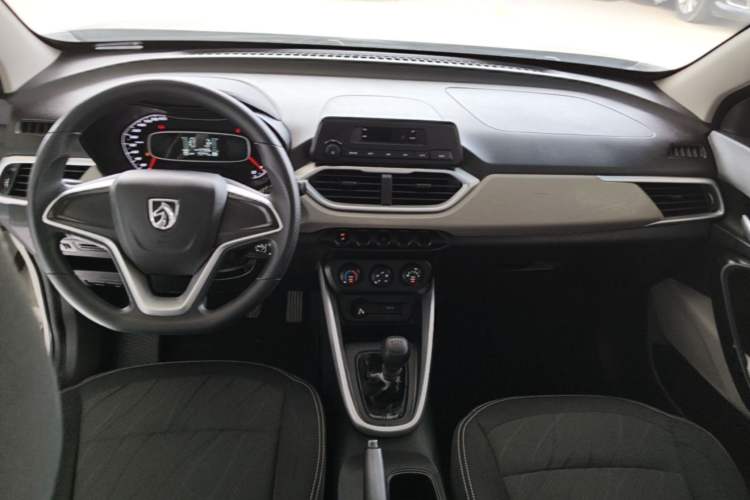 Used Baojun 510 2017 1.5L manual Comfort trim Center Console
