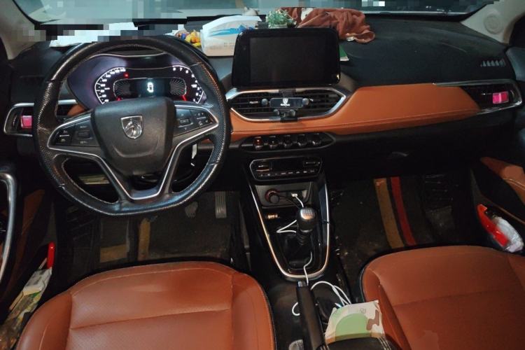 Used Baojun 510 2017 1.5L Manual Luxury Model Center Console