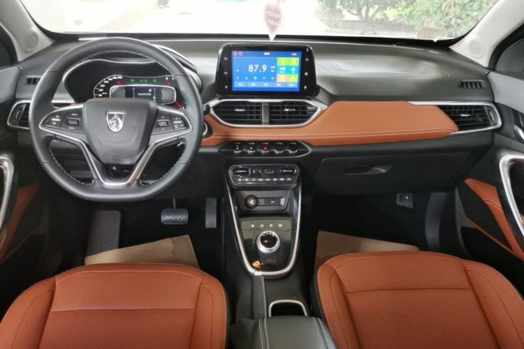 Used Baojun 510 2017 1.5L Automatic Luxury Model Center Console