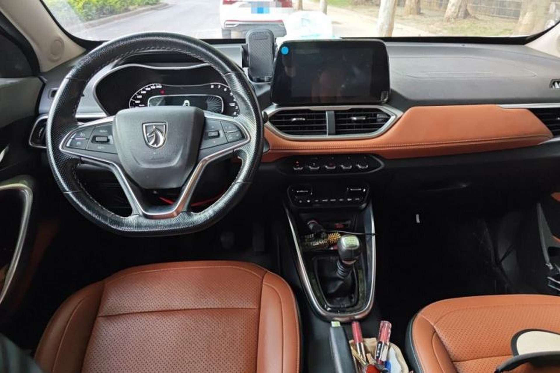 Used Baojun 510 2017 1.5L Manual Luxury Model Center Console
