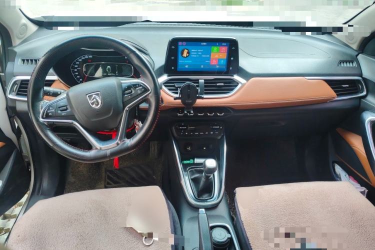 Used Baojun 510 2017 1.5L Manual Luxury Model Center Console