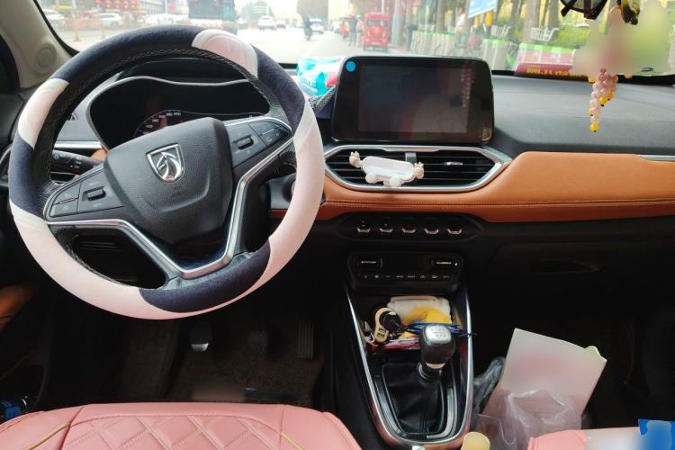 Used Baojun 510 2017 1.5L Manual Luxury Model Center Console