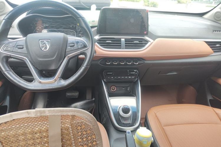 Used Baojun 510 2017 1.5L Automatic Luxury Model Center Console
