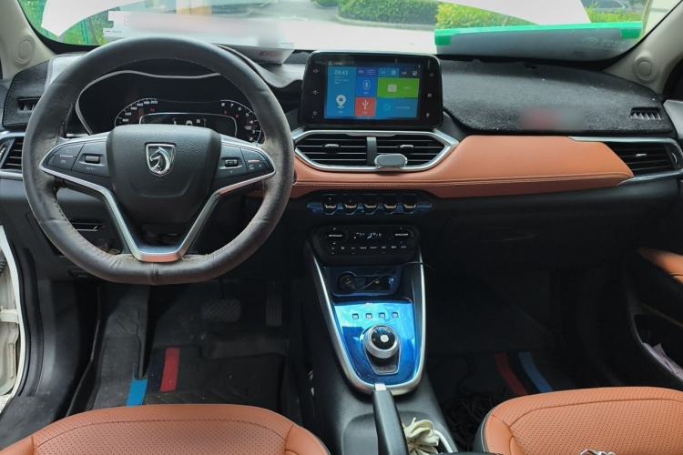 Used Baojun 510 2017 1.5L Automatic Luxury Model Center Console