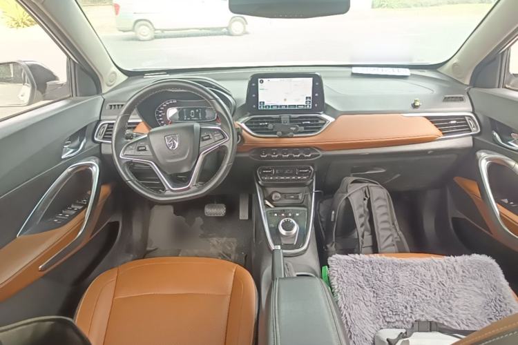 Used Baojun 510 2017 1.5L Automatic Luxury Model Center Console
