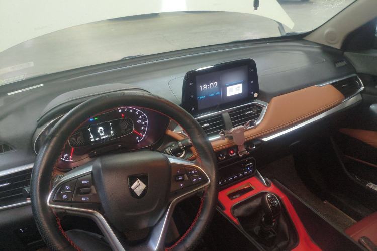 Used Baojun 510 2017 1.5L Manual Luxury Model Center Console