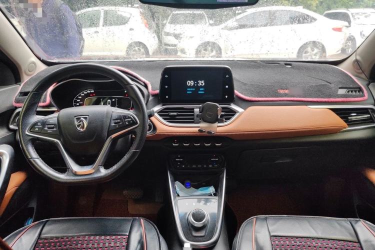 Used Baojun 510 2017 1.5L Automatic Luxury Model Center Console