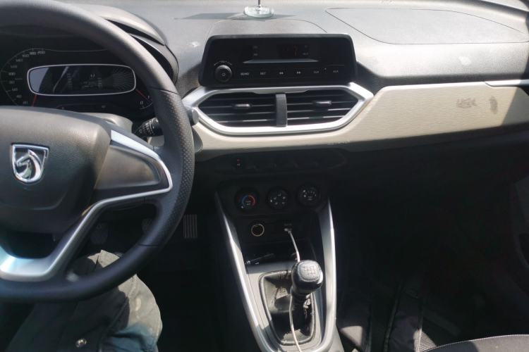 Used Baojun 510 2017 1.5L manual Comfort trim Center Console