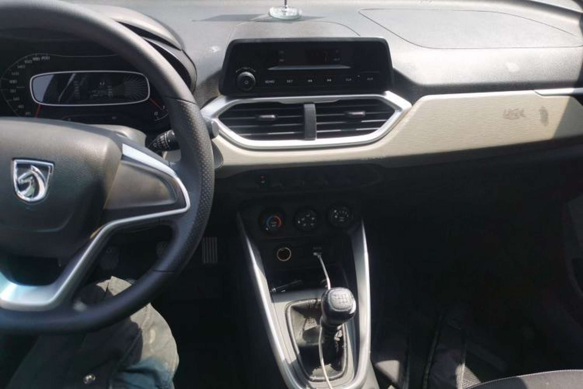 Used Baojun 510 2017 1.5L manual Comfort trim Center Console