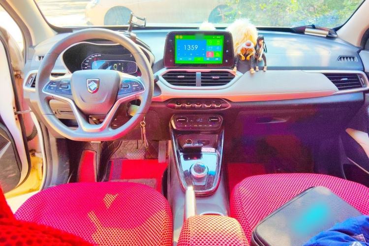 Used Baojun 510 2017 1.5L Automatic Fashion Model Center Console