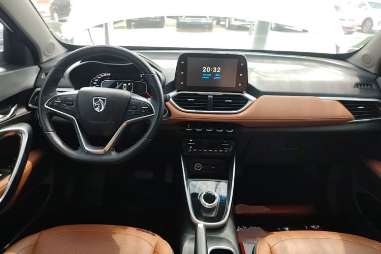 Used Baojun 510 2017 1.5L Automatic Luxury Model Center Console