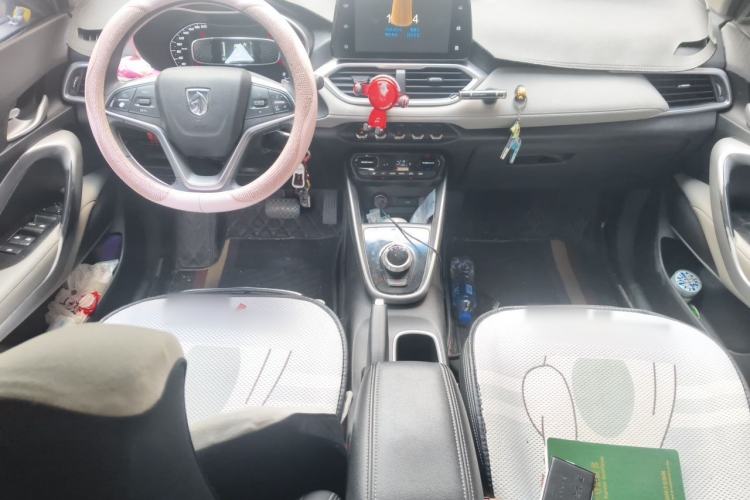 Used Baojun 510 2017 1.5L Automatic Fashion Model Center Console