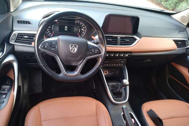 Used Baojun 510 2017 1.5L Manual Luxury Model Center Console