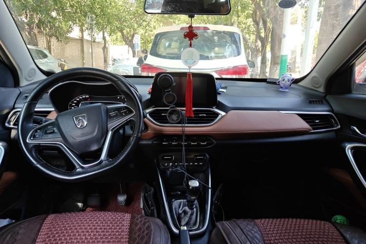 Used Baojun 510 2017 1.5L Manual Luxury Model Center Console