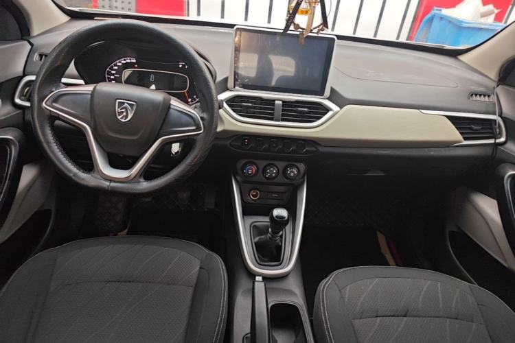Used Baojun 510 2017 1.5L manual Comfort trim Center Console