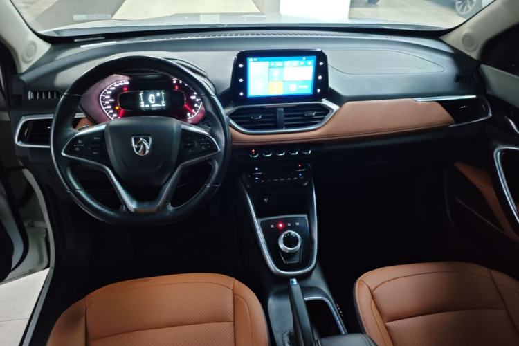 Used Baojun 510 2017 1.5L Automatic Luxury Model Center Console