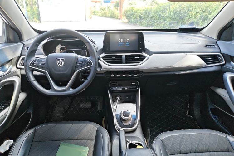 Used Baojun 510 2017 1.5L Automatic Fashion Model Center Console