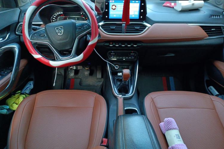 Used Baojun 510 2017 1.5L Manual Luxury Model Center Console