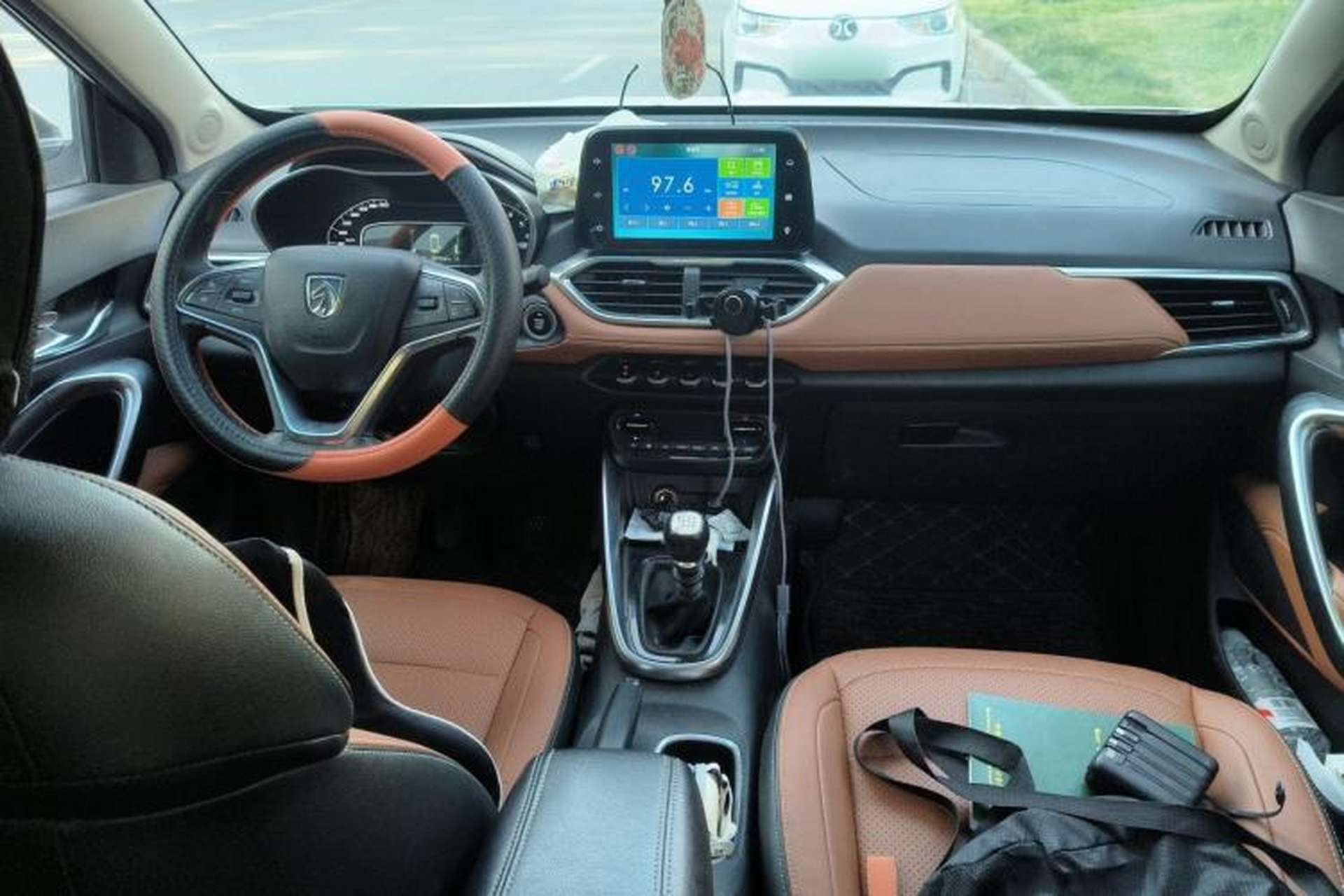 Used Baojun 510 2017 1.5L Manual Luxury Model Center Console