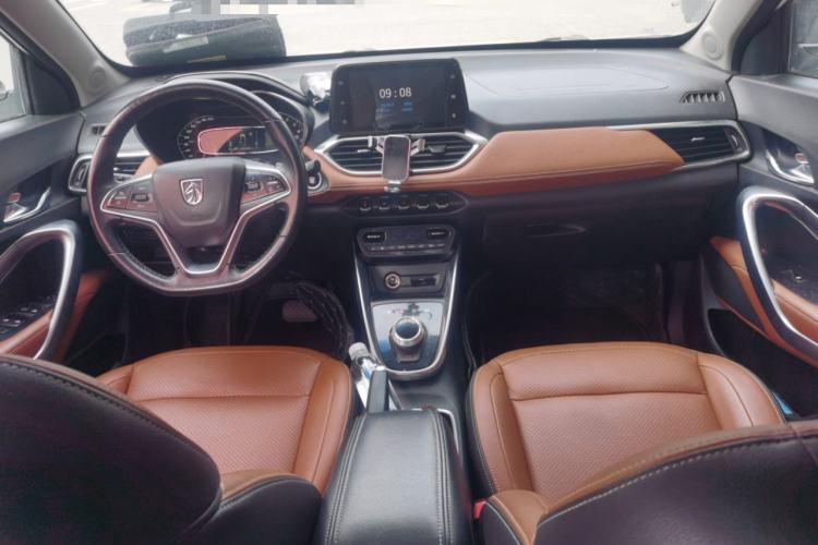 Used Baojun 510 2017 1.5L Automatic Luxury Model Center Console