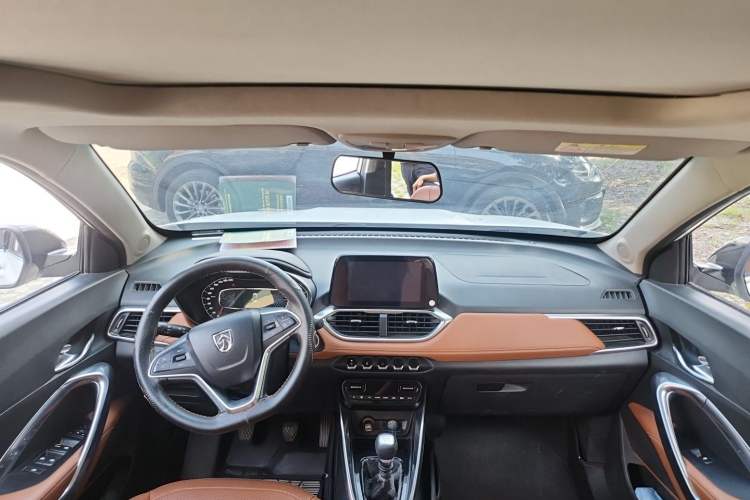 Used Baojun 510 2017 1.5L Manual Luxury Model Center Console