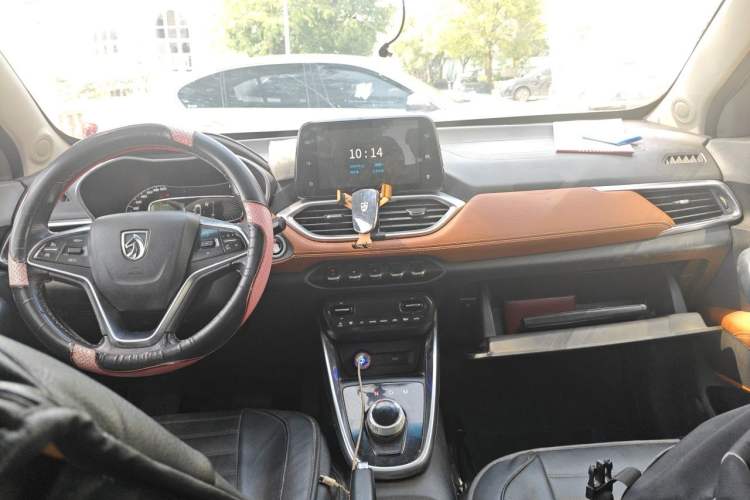 Used Baojun 510 2017 1.5L Automatic Luxury Model Center Console
