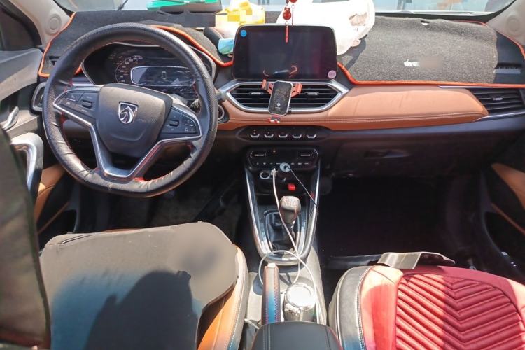 Used Baojun 510 2017 1.5L Manual Luxury Model Center Console